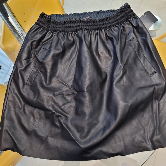 Zara faux leather skirt - Picture 3 of 4